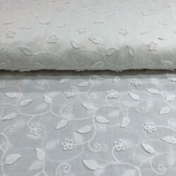 Webware weiß mit Lochstickerei