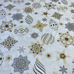 Webware weiß mit Sternen und Christbaumkugeln